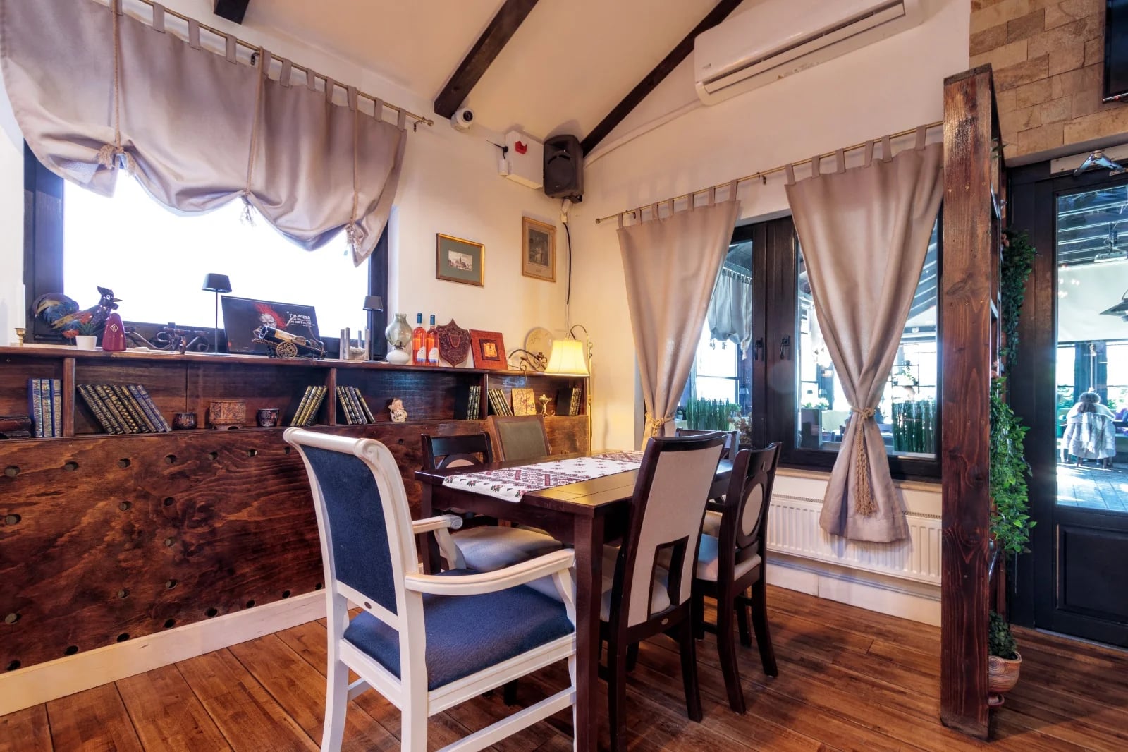 Necci Restaurant Interior